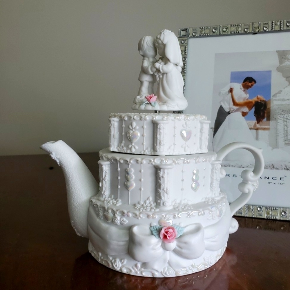 Precious Moments Wedding Shaped Musical Teapot